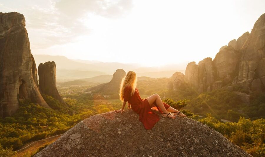 Meteora: Guided Sunset Tour with Monasteries & Caves Visit - Pickup in Kalabaka or Kastraki