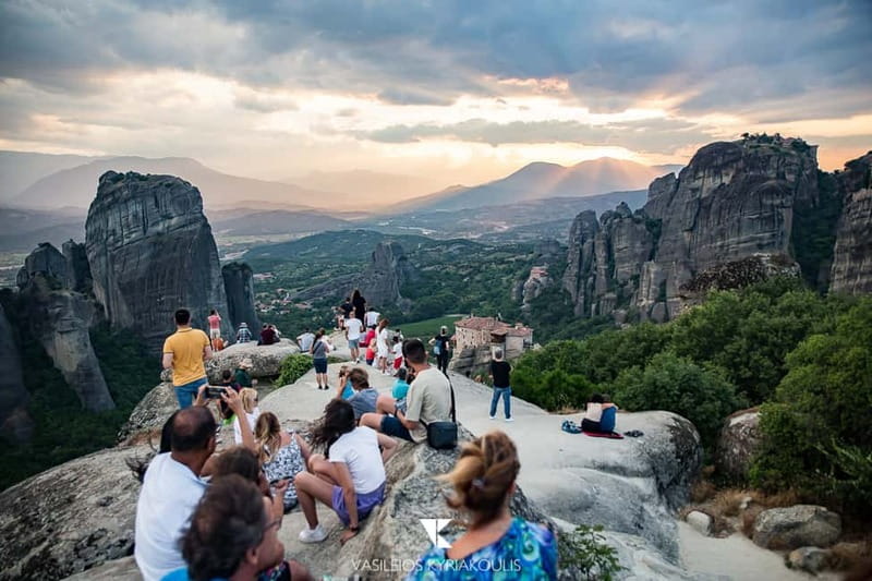 Meteora: Majestic Sunset Tour & Monasteries with Local Guide - Hotel pickup in Kalambaka or Kastraki