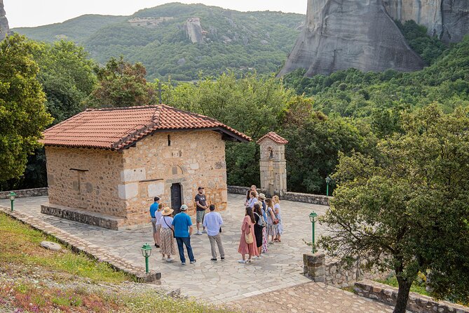 Meteora Monasteries Half-Day Small Group Tour with Transport - Varlaam and its dramatic approach