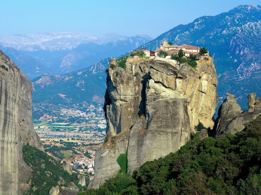 Meteora Monasteries Tour from Athens - Arriving at Kalambaka and Kastraki