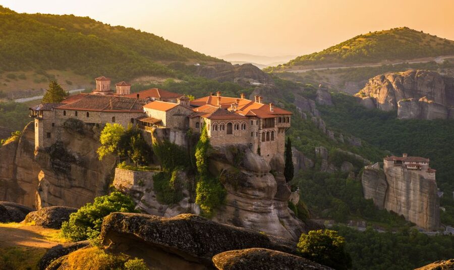 Meteora: Monasteries Tour, Lunch, and Athens Transfer Option - Why Meteora works best with a guide and a bus