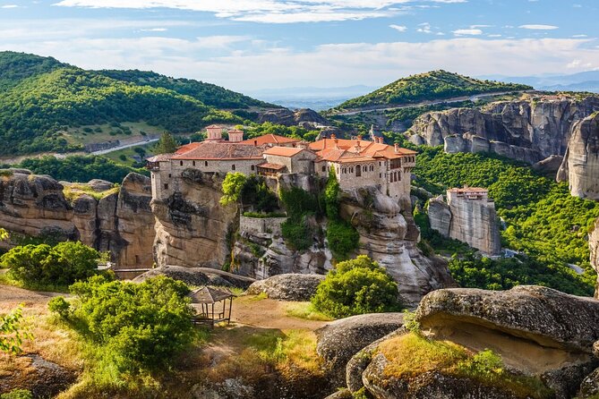 Meteora: Morning Half Day Sightseeing and Monasteries Tour - Why a morning minibus works so well at Meteora