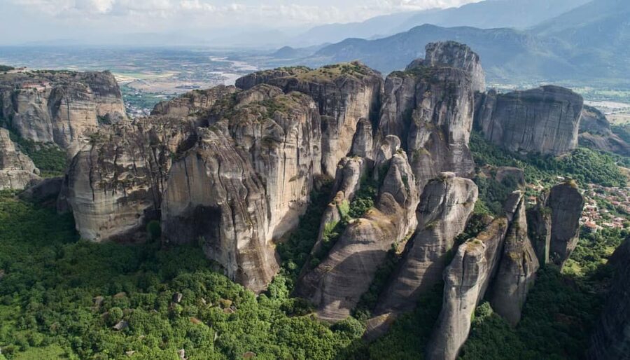 Meteora: Morning Monasteries Tour with Photo Stops - Entering up to three monasteries