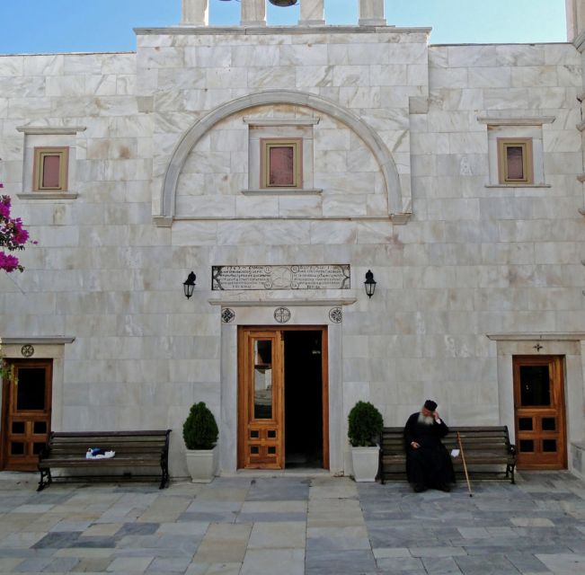 Mykonos: Full-Day Sightseeing Tour with Lunch - A family lunch at the Mykonian Farm