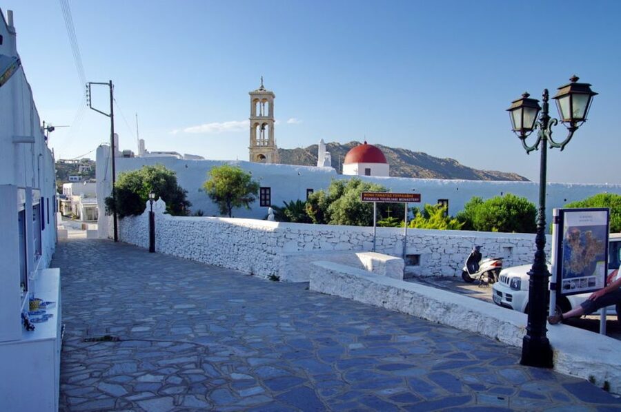 Mykonos: Full-Day Sightseeing Tour with Lunch - Guides, vehicles, and group feel