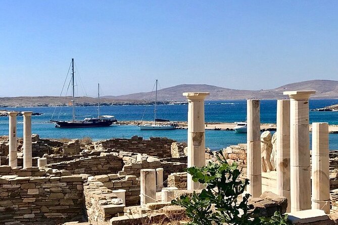 Mykonos Sail Cruise to Rhenia, Guided Tour of Delos, Lunch&Drinks - Rhenia after about an hour on the water