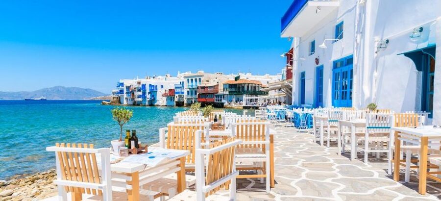 Mykonos Walking Tour - Paraportiani Church and the castle quarter