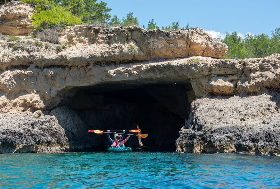 Navarino Bay: Sea Kayaking with Lunch - Paddling back across the bay