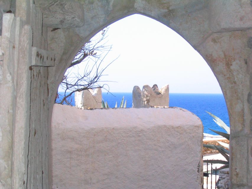 Naxos Castle Walking Tour and Sunset at the Portara - Starting among the lanes of Naxos Old Town