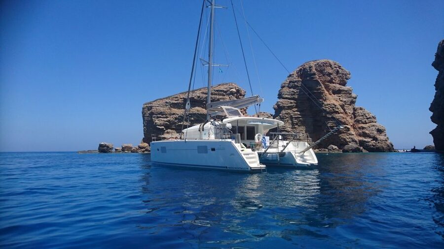 Naxos: Catamaran Cruise with Swim Stops, Food, and Drinks - Why a catamaran is a good way to see Naxos