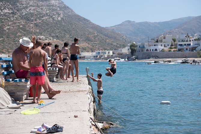 Naxos Highlights Bus Tour with Free Time for Lunch at Apeiranthos - What the bus ride is really like