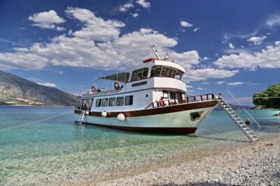 Nydri: Boat Cruise to the famous beaches of Lefkada