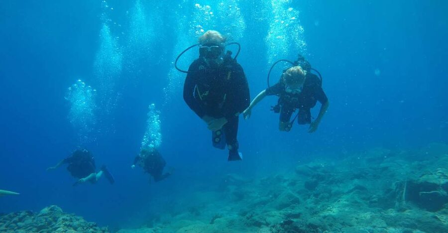 Oia: 2 Guided Scuba Dives off Santorini for Certified Divers - What the morning is really like