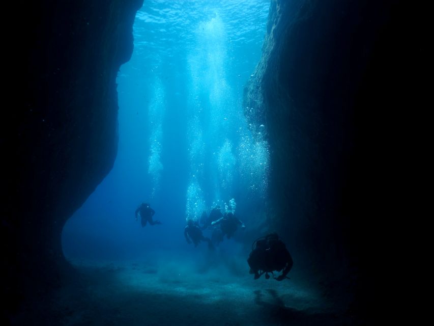 Oia: 2 Guided Scuba Dives off Santorini for Certified Divers - Why volcanic rock changes the experience