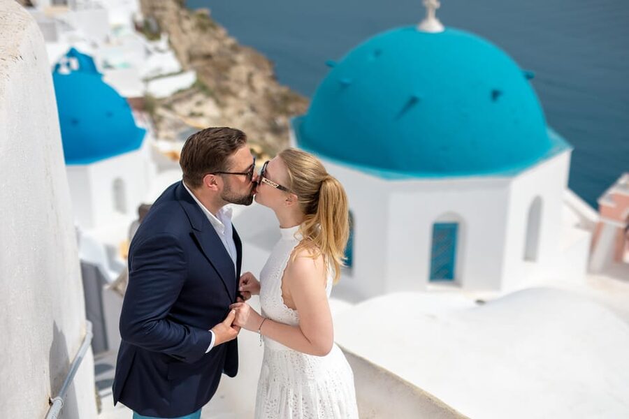 Oia: Couple photoshoot with 30 edited Photos - Walking through Oia’s famous photo spots