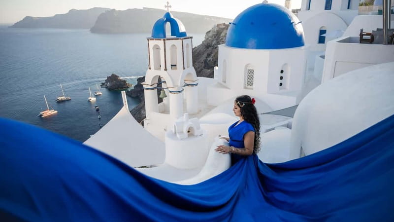Oía: Santorini Professional Photoshoot with Edited Photos - Why a short Oia photoshoot can be worth it