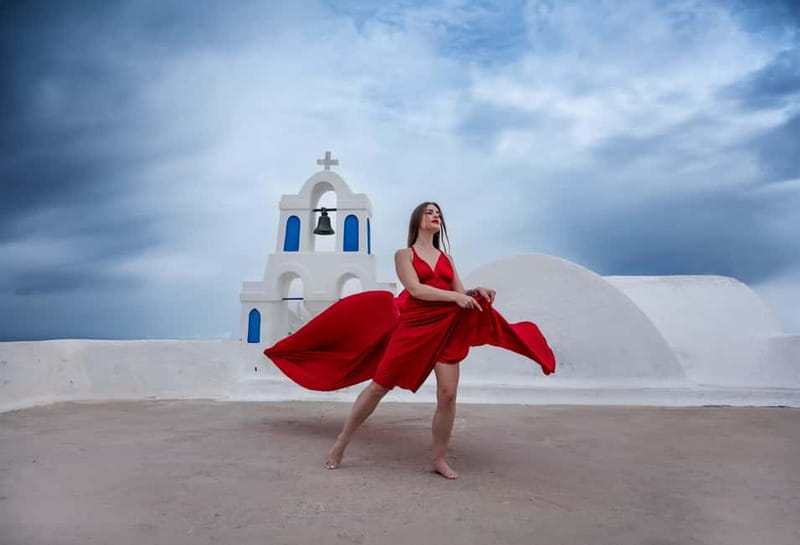 Oía: Santorini Professional Photoshoot with Edited Photos - Why two to three hours before sunset is recommended