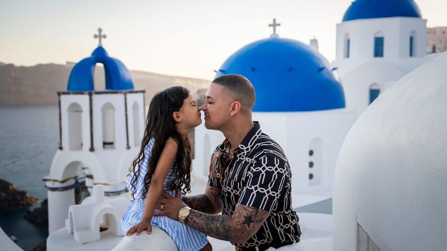 Oía: Santorini Professional Photoshoot with Edited Photos - Who will get the best value