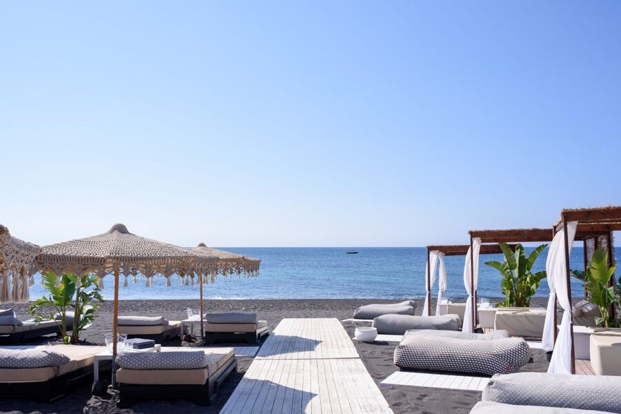 Perivolos Beach: Sun-Bed Experience FortyOne Bar Restaurant - A full beach day at Perivolos