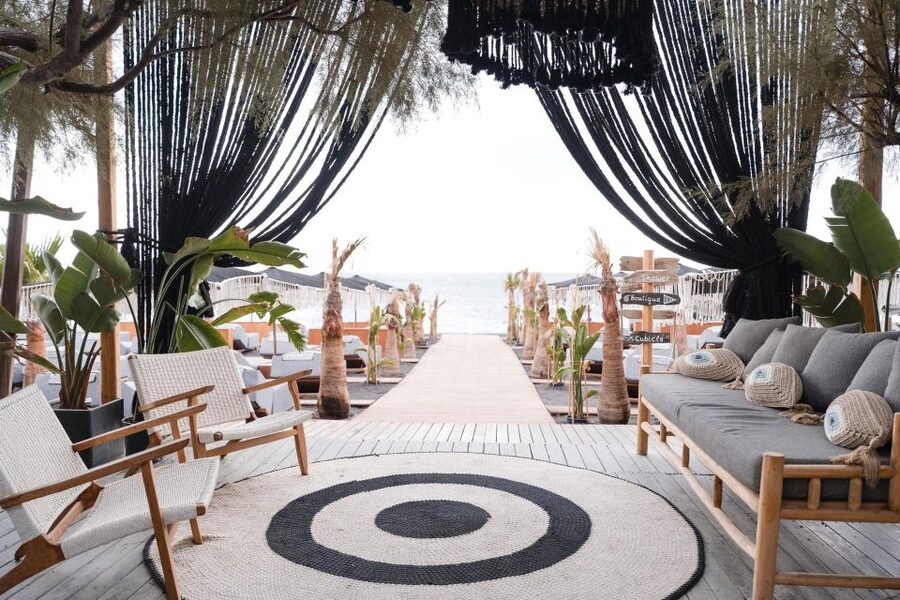 Perivolos Beach: Sun-Bed Experience FortyOne Bar Restaurant - Practical booking advice