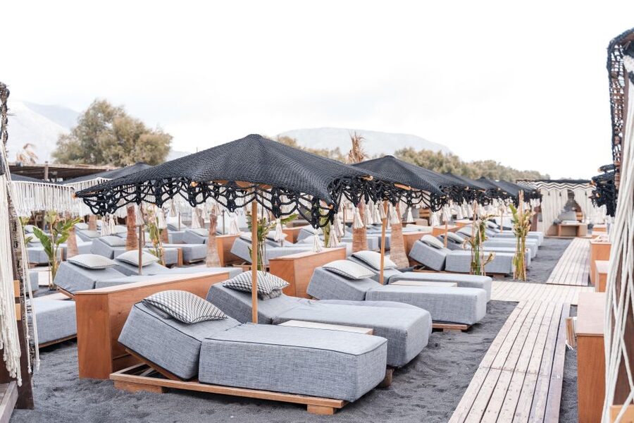 Perivolos Beach: Sun-Bed Experience FortyOne Bar Restaurant - Choosing between sunbeds and the cabana