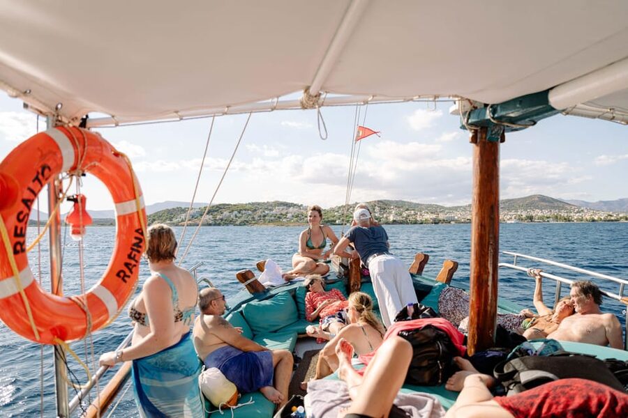 Porto Rafti: Athens Cruise Tour with Mediterranean BBQ - Why this Porto Rafti cruise works so well