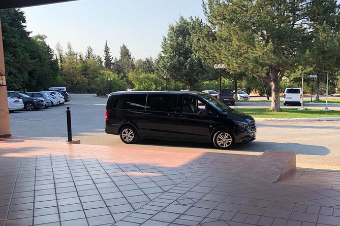 Private Arrival Transfer: Piraeus Cruise Port to Central Athens - The drivers add useful local help