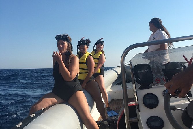 Private Cruise to Poseidon Temple at Sounio Cape with Snorkeling and Swimming - A sea day with a temple at the center