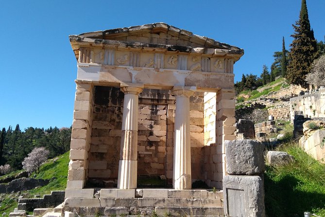 Private Delphi and Hosios Loukas Monastery - Great Lunch and Drinks Included - Why this Delphi day trip feels different