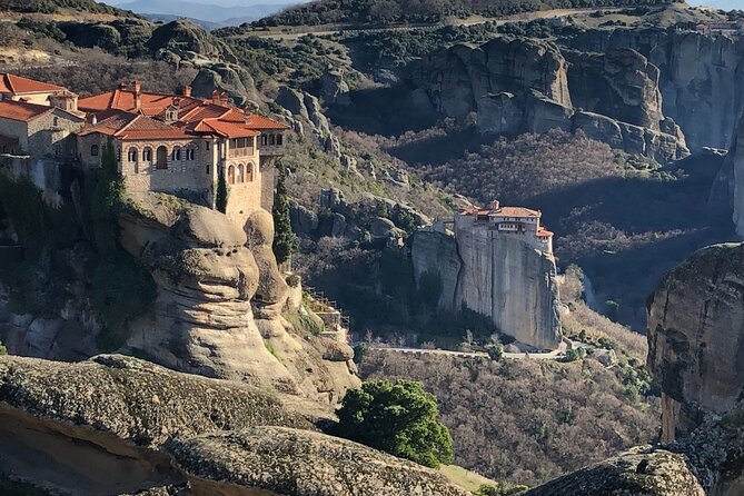 Private Full-Day Trip to Meteora by Train From Athens - Local Agency - Varlaam and the rhythm of the visit