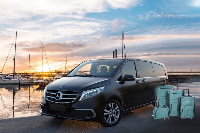 Private Limo Transfer From ATH Airport To Athens/Pireaus/Suburbs - A calm first ride from Athens Airport