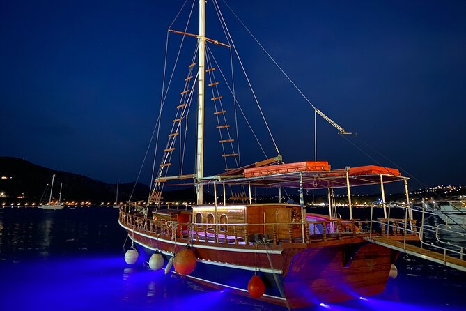Queen Bee Sunset Cruise with Swim Stops and Dinner - What the Four Hours Feel Like