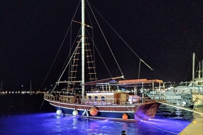 "QueenBee" Full-Day Boat Trip with Lunch - White Rocks and the value of a sea-only beach