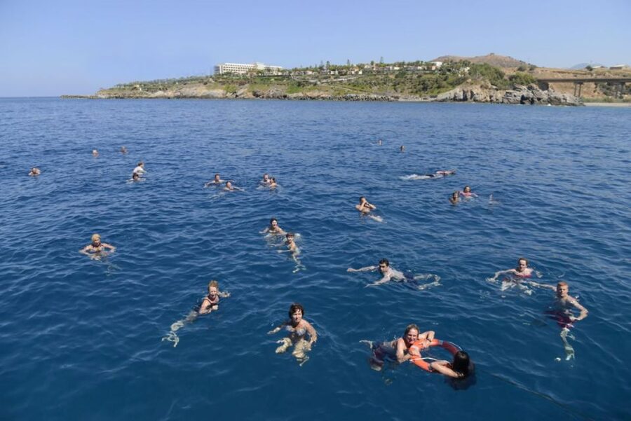 Rethymno: Mini Pirate Boat Cruise with Swimming Stop - Returning past Fortezza and the Venetian Port