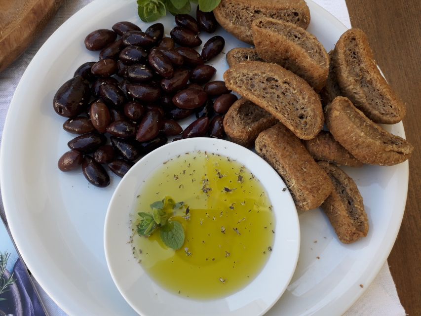Rethymno: Olive Oil Tasting with Cretan Food Pairing - What the three-hour visit includes