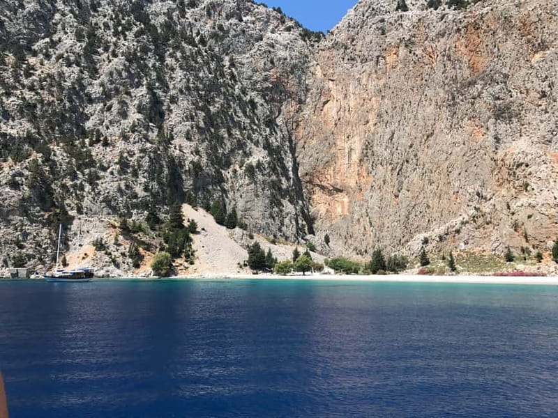 Rhodes: Boat trip to Symi island with swimming at St. George - What to eat and where to spend your free time