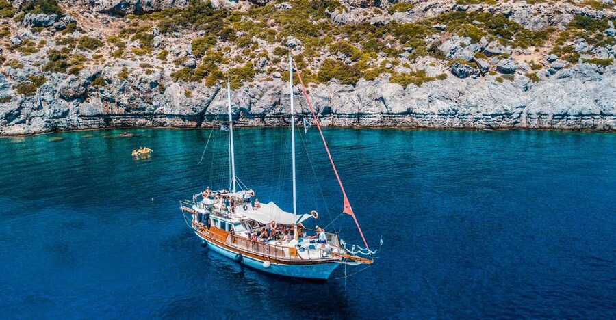 Rhodes: Cruise with 3 Stops, Lunch and Unlimited Drinks - Meeting the boat near Mandraki Port