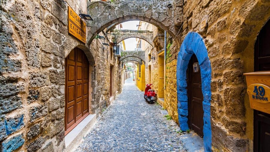 Rhodes: Free exploration of Rhodes City Transfer. - Who will get the most from this experience