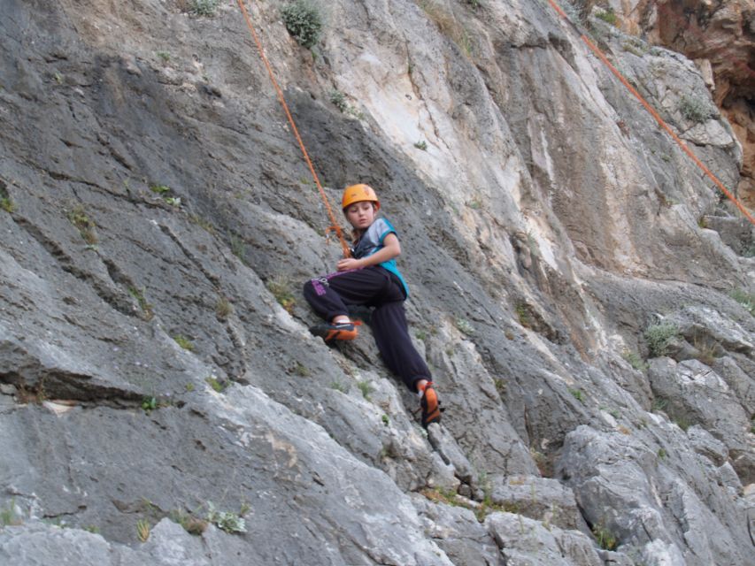 Rhodes: Ladiko Bay Rock Climbing and Rappelling Experience - A simple lunch break on the rock