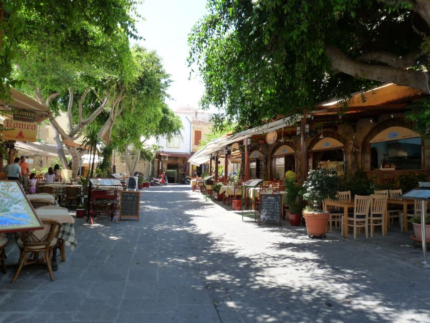 Rhodes: Old Town Walking Tour with Guide - How the guide affects the experience