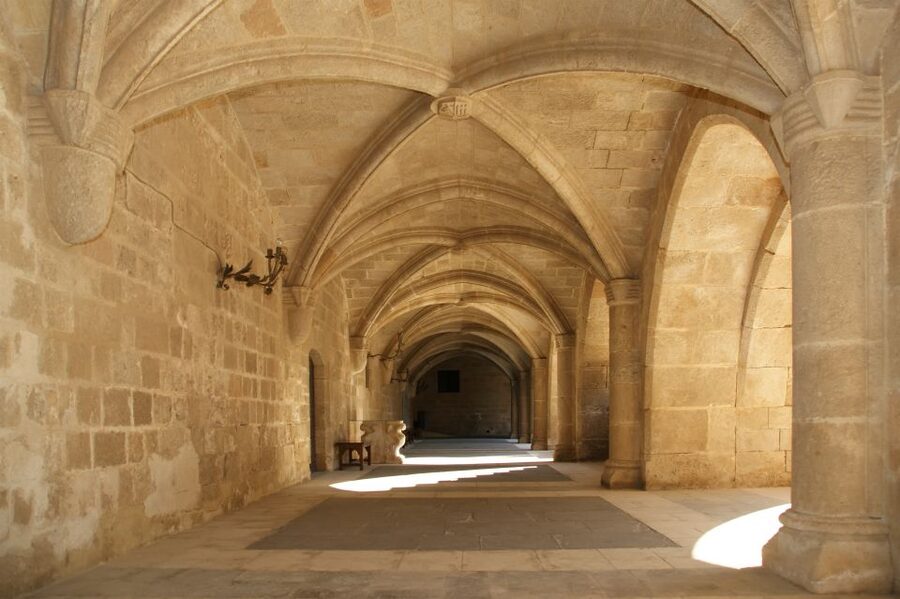 Rhodes: Palace of Grand Master Ticket & Rhodes SG audio tour - Inside the palace, look up and down