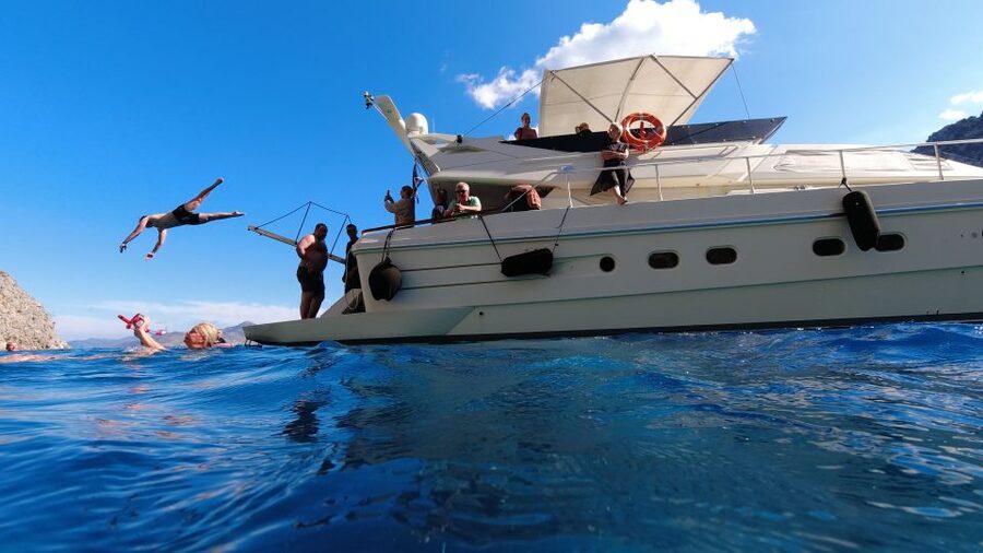 Rhodes: Symi Yacht Tour with Unlimited Drinks and Transfer - Seskli Island and a quieter final stop