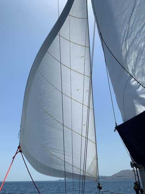 Sailing tour around Lindos with food and drinks - Returning toward Lindos Bay