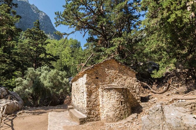 Samaria Gorge Hiking from Chania with Professional Hiking Guide - How the guide support works