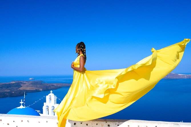 Santorini 2h Private Flying Dress Photoshoot with Transportation - Light, crowds, and how to choose your appointment