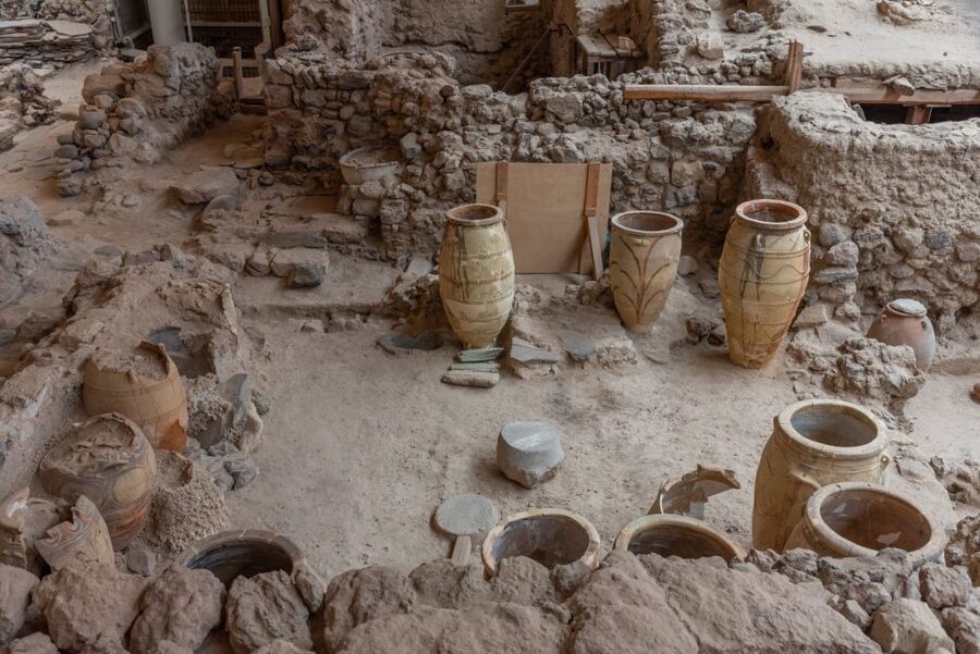 Santorini: Akrotiri Entry Ticket and Audio Guide - Xeste houses and the House of the Ladies