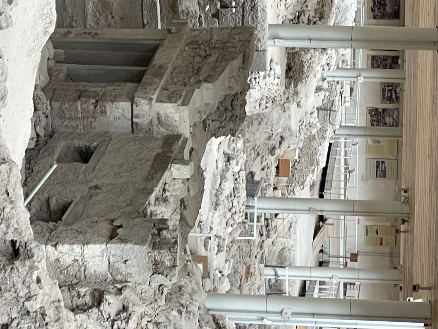 Santorini: Akrotiri Private Guided Tour with Hotel Pick-Up - Why Akrotiri is more than an ancient ruin
