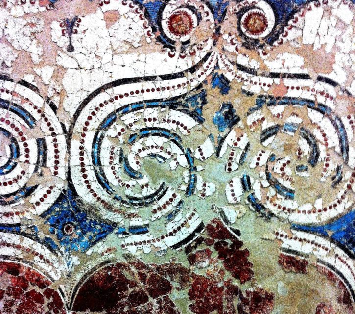 Santorini: Akrotiri Private Guided Tour with Hotel Pick-Up - Streets, squares, and houses with real plumbing