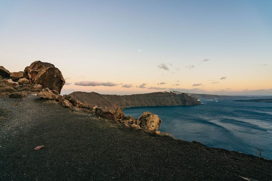 Santorini: Caldera Trail Guided Hike and Sunset Viewing - From Fira to Firostefani, an easy start with constant views