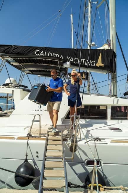 Santorini: Catamaran Cruise with Fresh Meal & Open Bar - Starting at Vlychada and passing the colored beaches